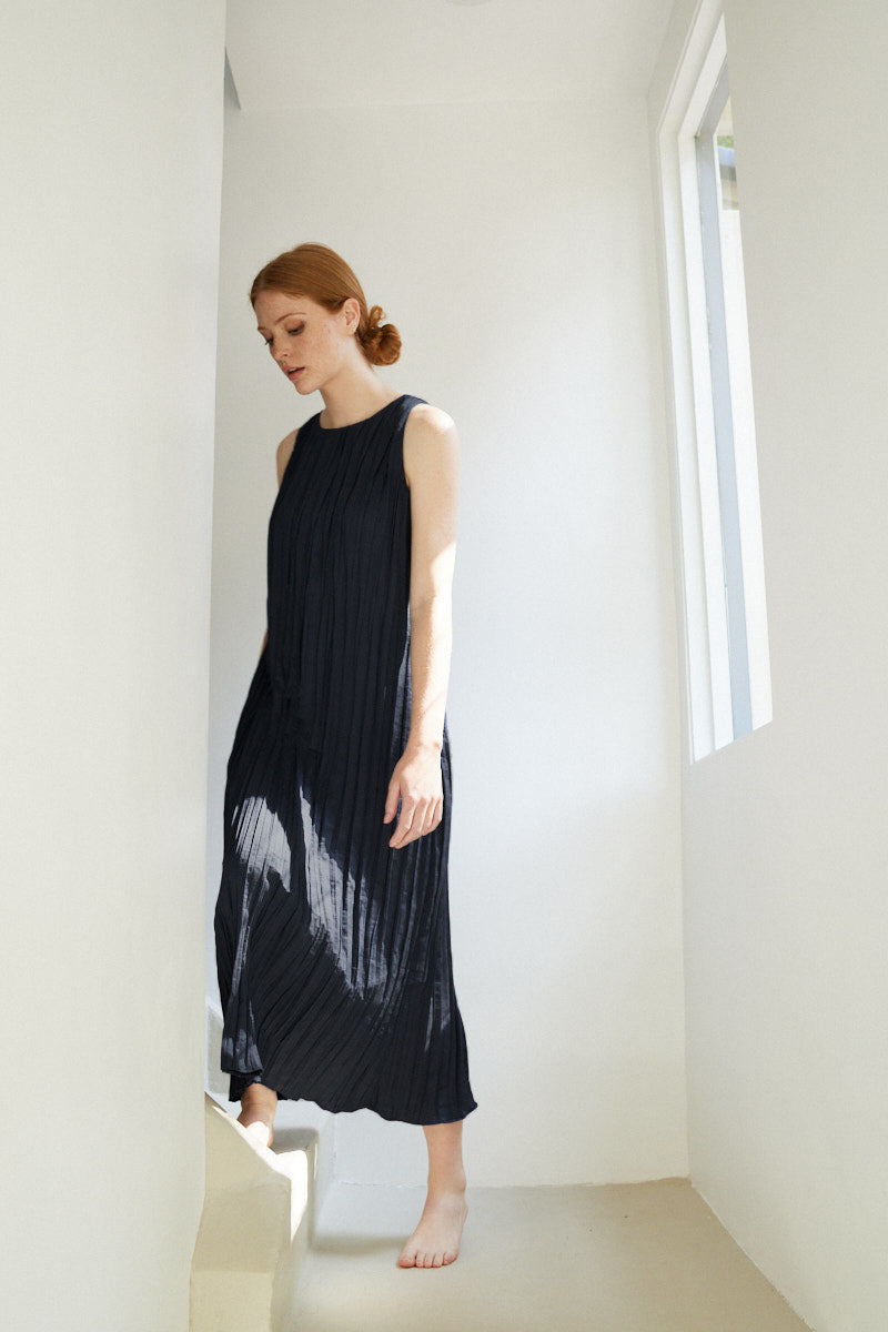heather midi dress Heather Pleated Midi Dress – FR & Company
