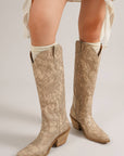 Adela Boot