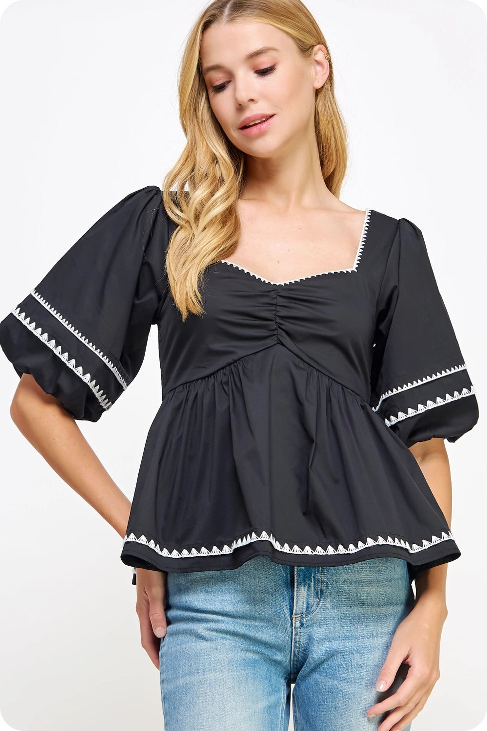 Leslie Sweetheart Embroidered Top