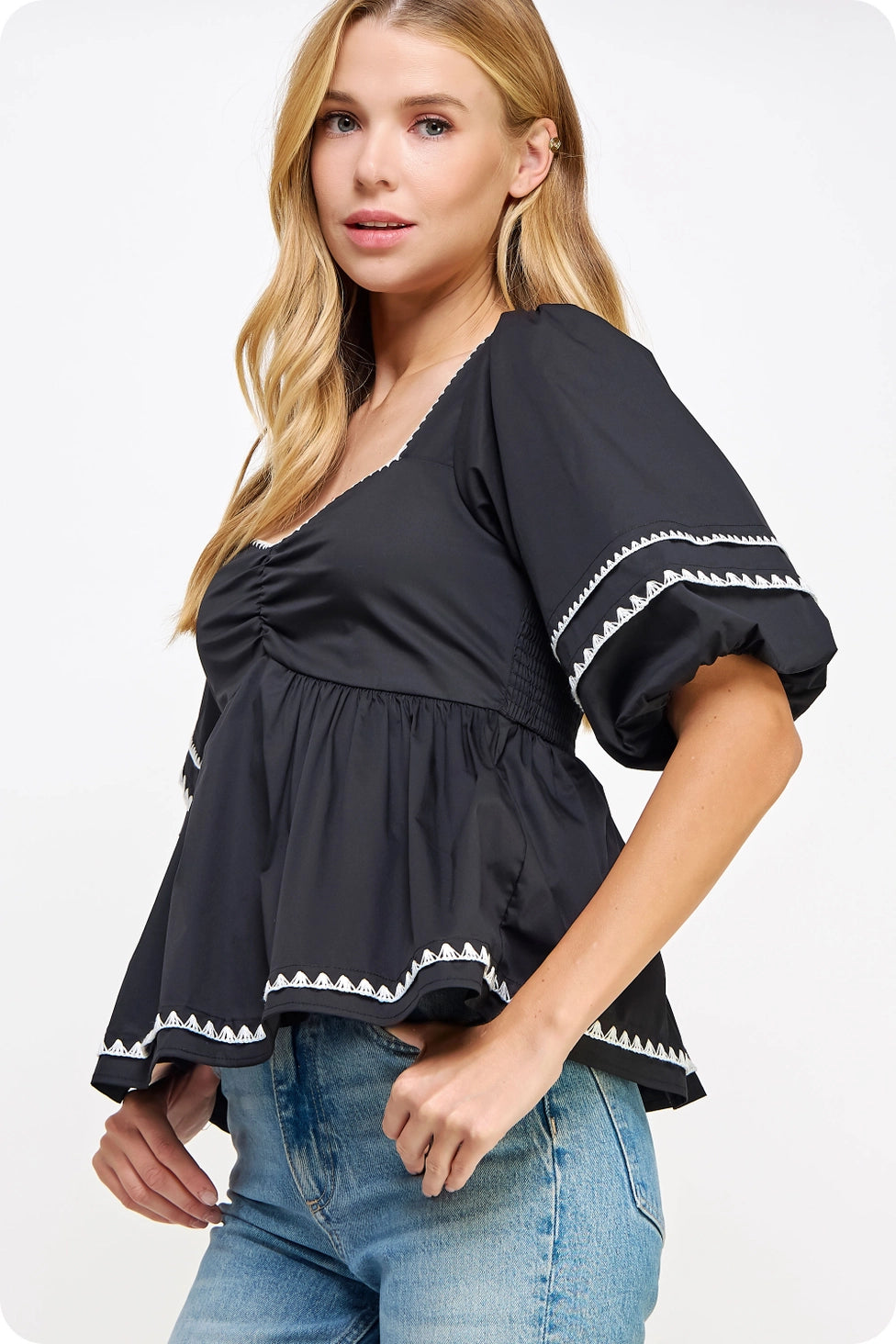 Leslie Sweetheart Embroidered Top